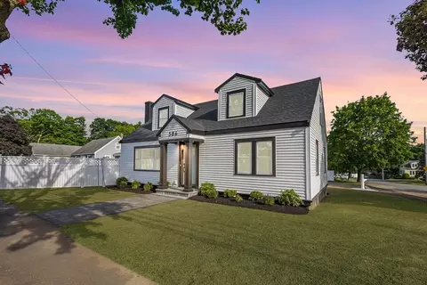 586 Lowell St, Peabody, MA 01960