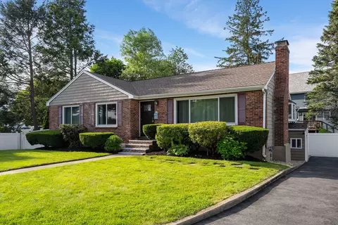56 Beach St, Woburn, MA 01801