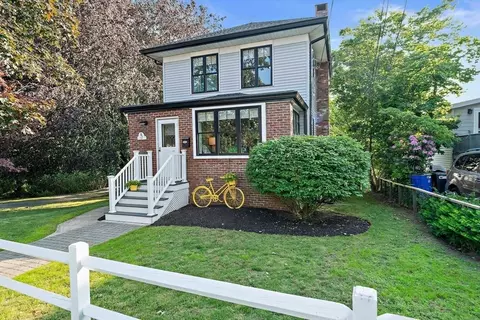 17 Plover Rd, Quincy, MA 02169