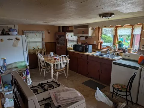8 May St, Webster, MA 01570 photo 18