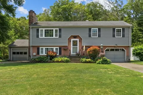 15 Cushing St, Salisbury, MA 01952