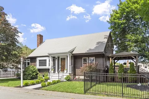 1 Orchard Ter, Peabody, MA 01960