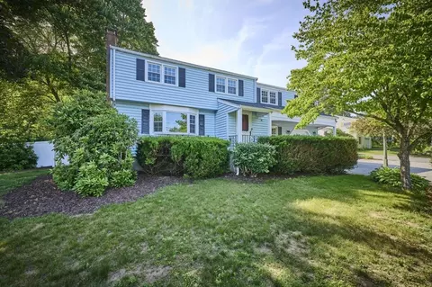 10 Locust St, Burlington, MA 01803