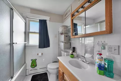 Bath - 313 Walter St, Fall River, MA 02724 photo 1 of 2
