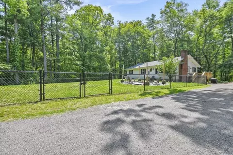 180 Slab Bridge Rd, Freetown, MA 02702