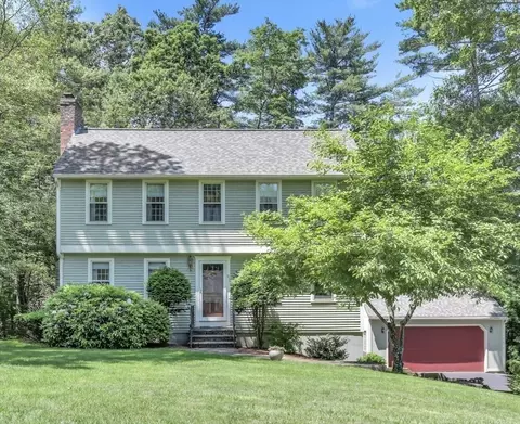 99 Cricket Dr, Sturbridge, MA 01566