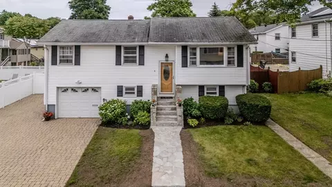 4 Witchcraft Rd, Salem, MA 01970