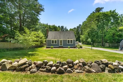 173 Holmes St, Halifax, MA 02338