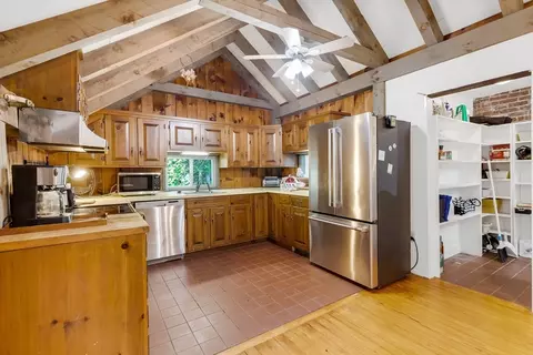 6 Turtleback Rd, Essex, MA 01929