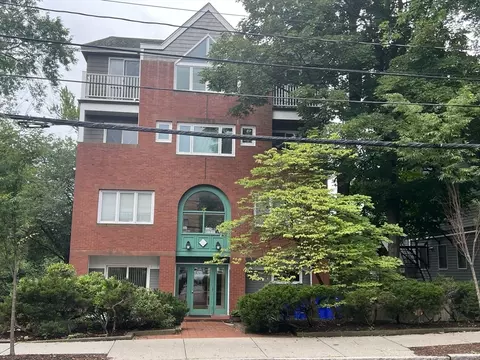 121 Longwood Ave #4B, Brookline, MA 02446