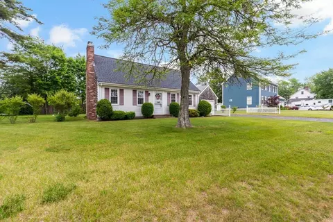 51 Marnoch Dr, Seekonk, MA 02771