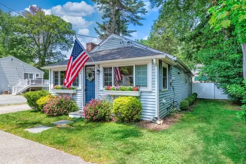 25 12th Ave, Halifax, MA 02338