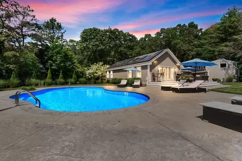 33 Pine Hill Rd, Newburyport, MA 01950
