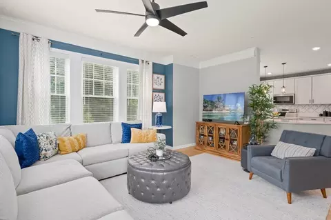 240 Martins Lndg #207, North Reading, MA 01864