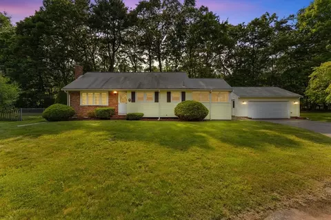 28 Windsor Cir, Brockton, MA 02301