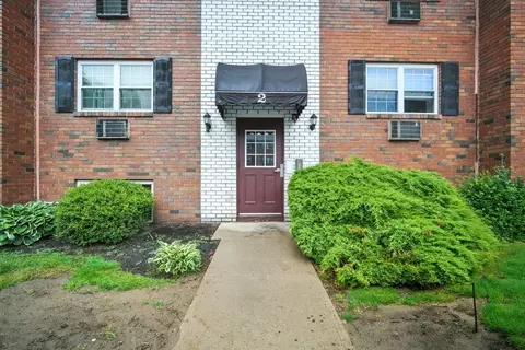 2 Maple Crest Cir #F, Holyoke, MA 01040