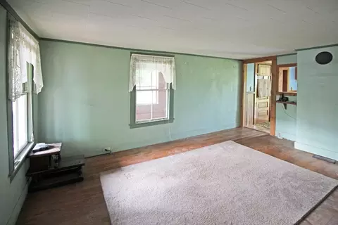 74 Parsons St, Easthampton, MA 01027 photo 4