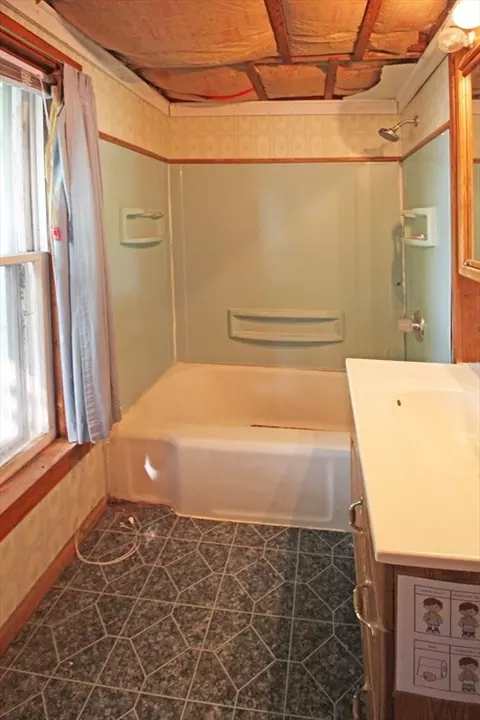 74 Parsons St, Easthampton, MA 01027 photo 10