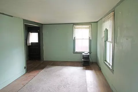 74 Parsons St, Easthampton, MA 01027 photo 3