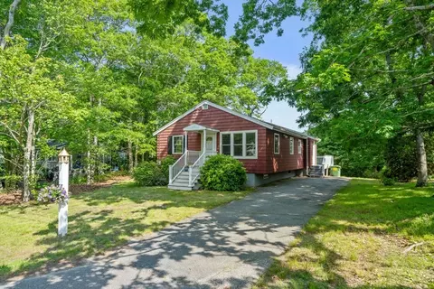 25 Florence St, Plymouth, MA 02360