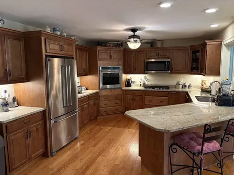 43 Caddyshack Dr, Chicopee, MA 01020 photo 4
