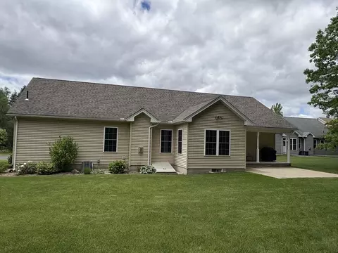 43 Caddyshack Dr, Chicopee, MA 01020 photo 2