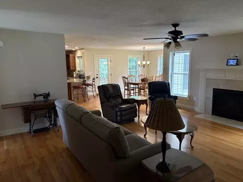 43 Caddyshack Dr, Chicopee, MA 01020 photo 9