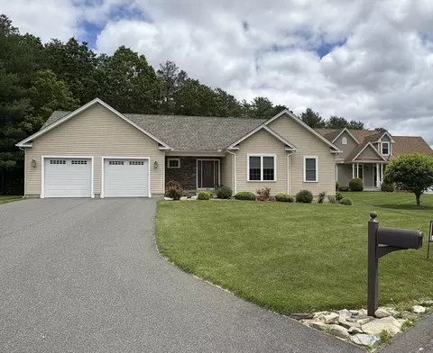 43 Caddyshack Dr, Chicopee, MA 01020 photo 1