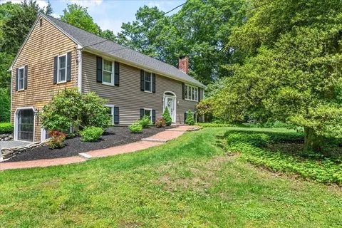 6 Mattakeesett Ln, Norwell, MA 02061