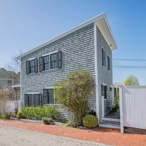 64 Franklin St #D, Provincetown, MA 02657