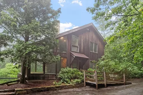 12 Pine Hill Ln, Princeton, MA 01541