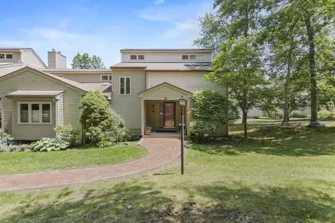 85 Parkhurst Dr #85, Westford, MA 01886