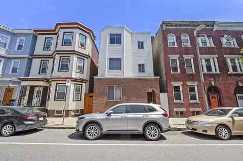 213 Chelsea St #3, Boston, MA 02128