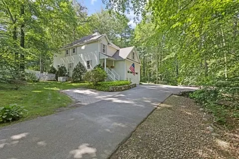 37 Village Woods Rd, Haverhill, MA 01832