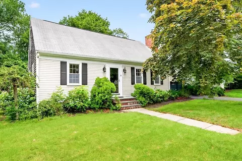 9 Arrowhead Ln, Dartmouth, MA 02748