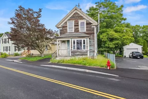 39 Shores St, Taunton, MA 02780