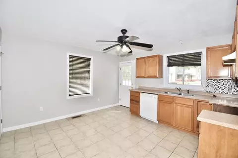 581-583 Armory St, Springfield, MA 01104 photo 12