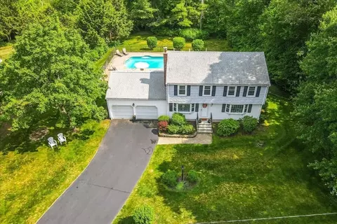 24 Stagecoach, Medfield, MA 02052