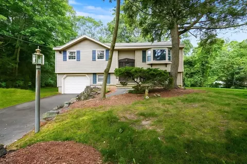 9 Carriage Rd, Billerica, MA 01862