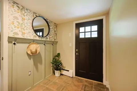 Entry Way - 7 11 Sovereign Hts, Sutton, MA 01590 photo 1 of 3