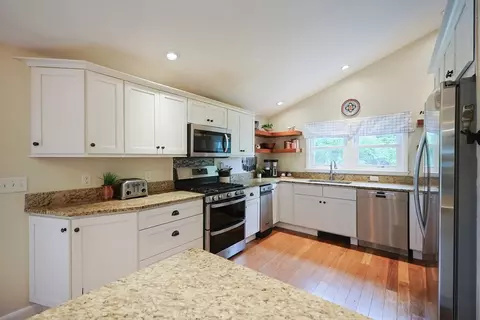 Kitchen - 7 11 Sovereign Hts, Sutton, MA 01590 photo 1 of 6