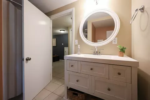 Bath - 7 11 Sovereign Hts, Sutton, MA 01590 photo 1 of 2