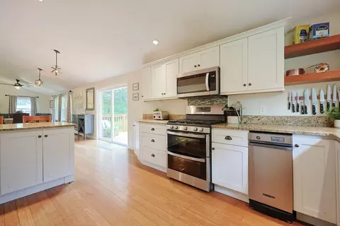Kitchen - 7 11 Sovereign Hts, Sutton, MA 01590 photo 3 of 6