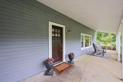 Exterior - 7 11 Sovereign Hts, Sutton, MA 01590 photo 11 of 15