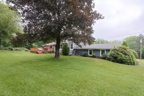 Exterior - 7 11 Sovereign Hts, Sutton, MA 01590 photo 10 of 15
