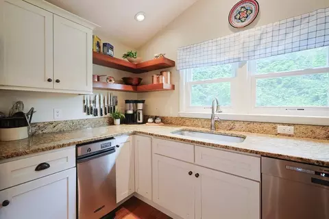 Kitchen - 7 11 Sovereign Hts, Sutton, MA 01590 photo 2 of 6