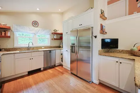Kitchen - 7 11 Sovereign Hts, Sutton, MA 01590 photo 4 of 6