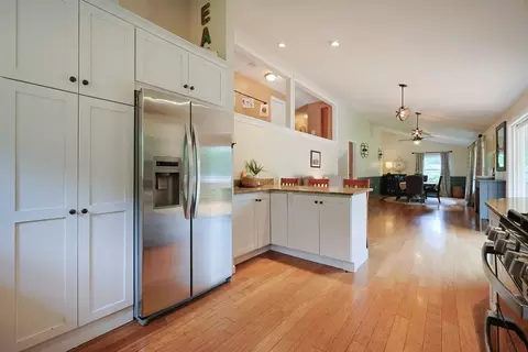 Kitchen - 7 11 Sovereign Hts, Sutton, MA 01590 photo 5 of 6