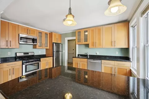 1455 River St #2R, Boston, MA 02136