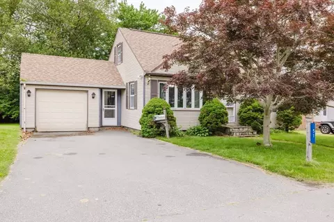 51 Jette St, Swansea, MA 02777